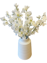 Load image into Gallery viewer, Cream Sweet pea Artificial Arrangement
