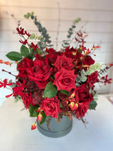Load image into Gallery viewer, Luxury Red Rose Box