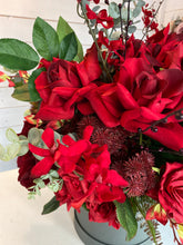 Load image into Gallery viewer, Luxury Red Rose Box