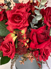 Load image into Gallery viewer, Luxury Red Rose Box