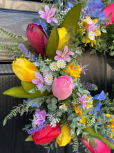 Load image into Gallery viewer, Tulip Spring Beginnings