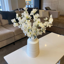 Load image into Gallery viewer, Cream Sweet pea Artificial Arrangement
